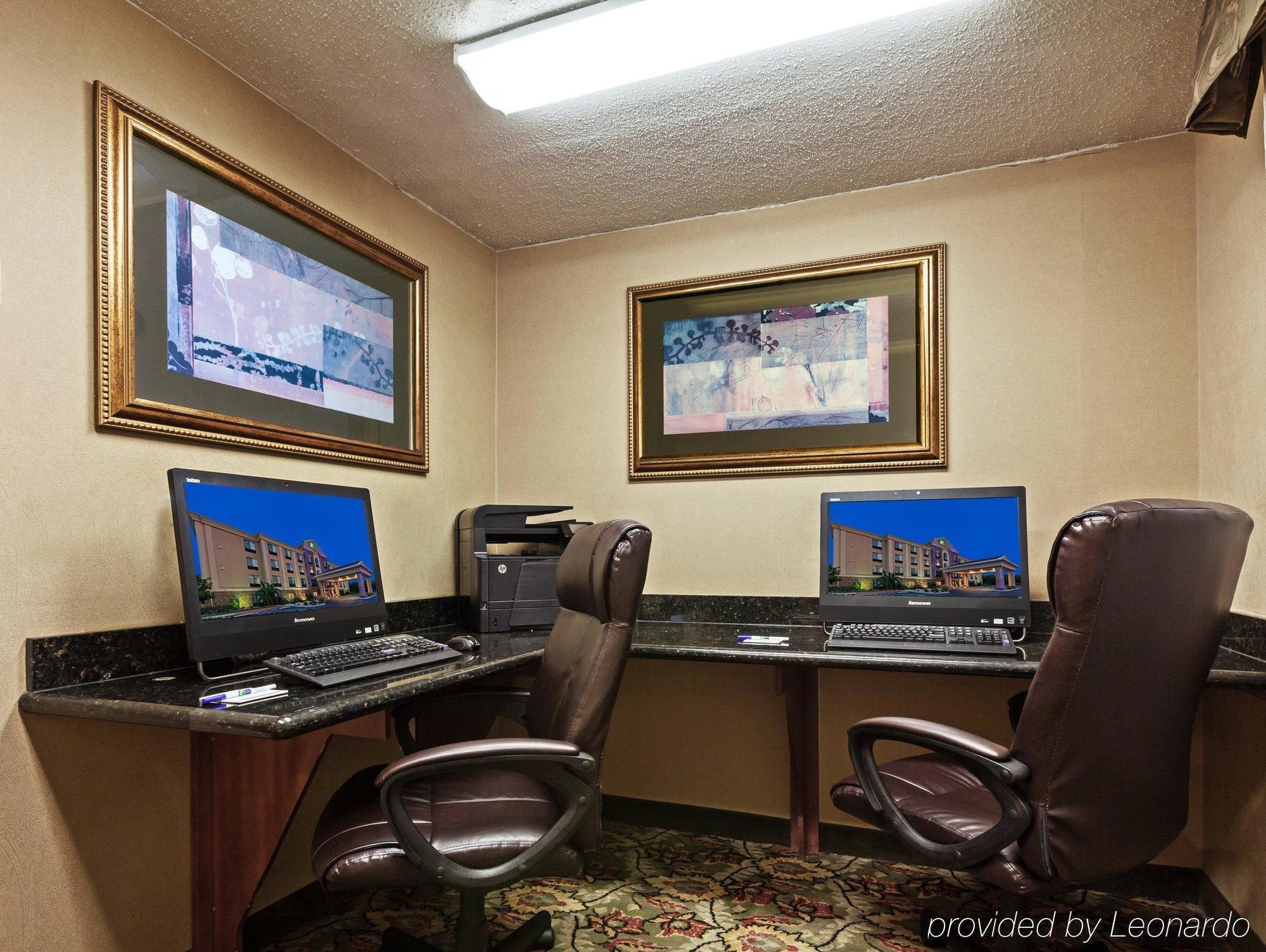 Holiday Inn Express & Suites Selma By Ihg Exterior foto