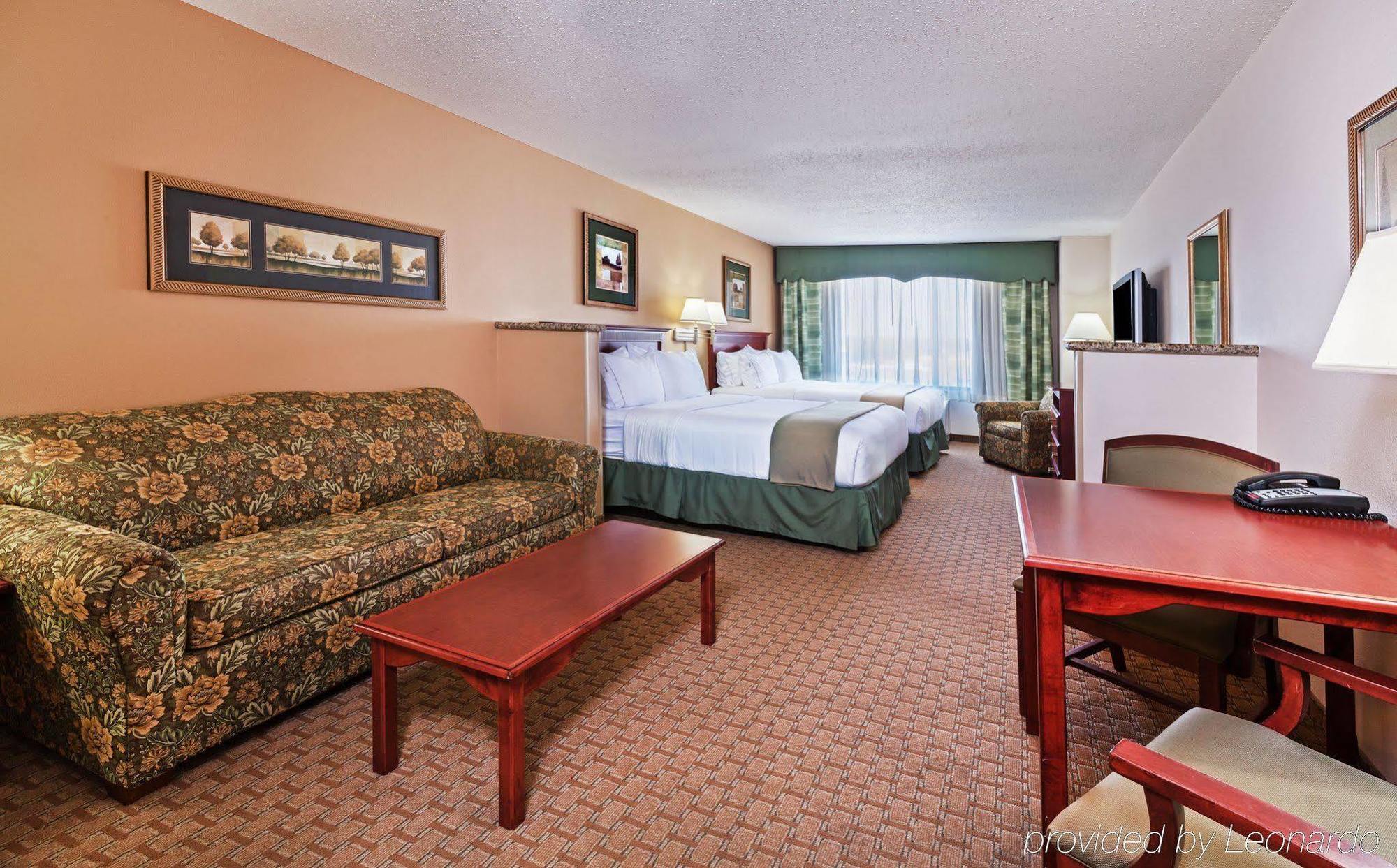 Holiday Inn Express & Suites Selma By Ihg Exterior foto